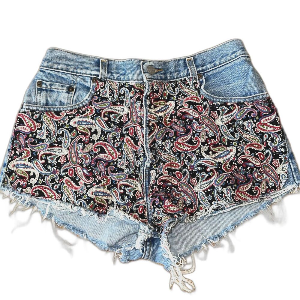 Vintage Levi's 501 Denim Light Wash Shorts Paisley Print Front size 28